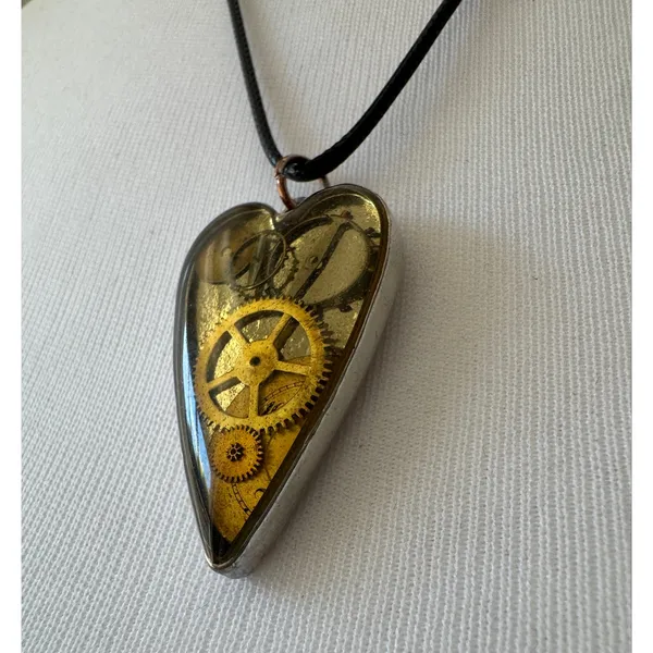 Retro Steampunk Resin Heart Clockwork Pendant Unisex Necklace w/ Black Cord - Image 2