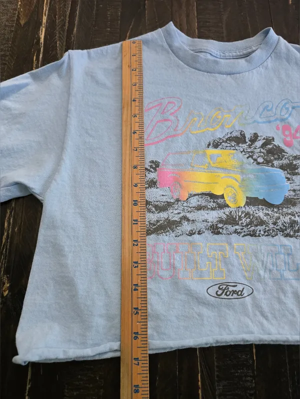 Vintage `94 Ford Bronco Built Wild Graphic T-Shirt Women's Cropped Medium Blue - Image 5