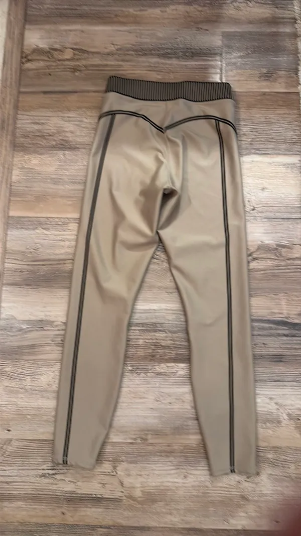 Alo Yoga Leggings - Image 4