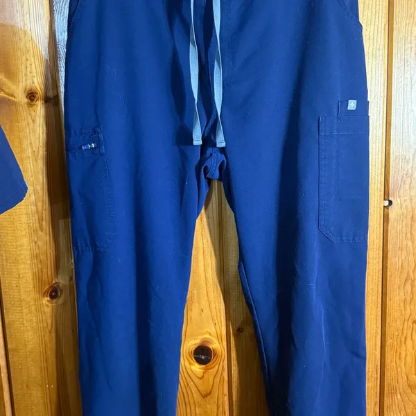 Figs Technical Collection in Deep Blue Nurse scrubs size large 2 piece set - Image 8