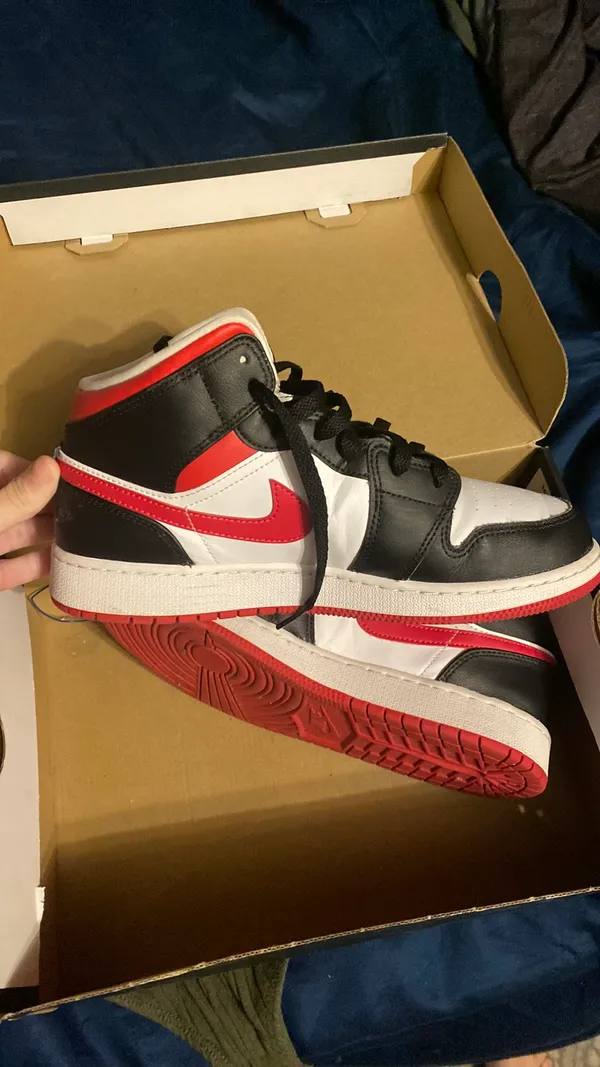 Nike Air Jordan 1 Mid - Image 10
