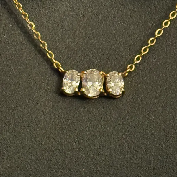 Vintage gold tone three stone necklace - Image 2