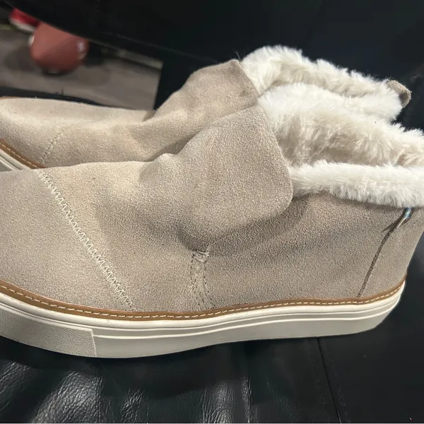 Toms Cream Furry Lined Shoes - Image 10
