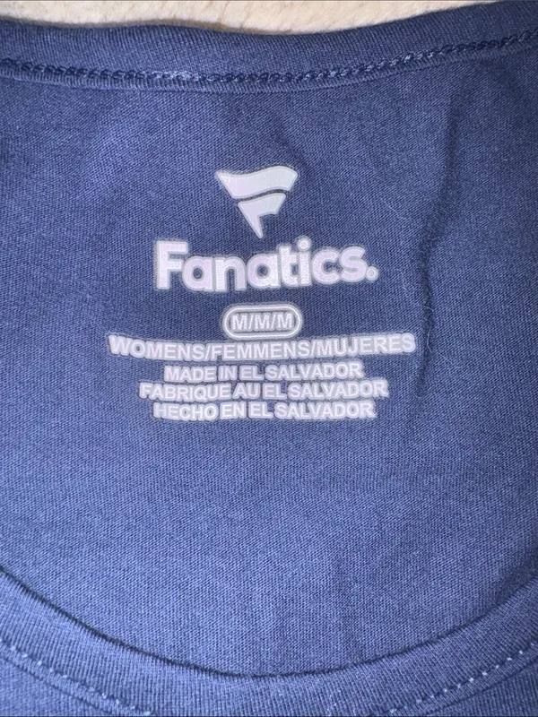 Fanatics New York Yankees cold-shoulder t-shirt, Medium - Image 5