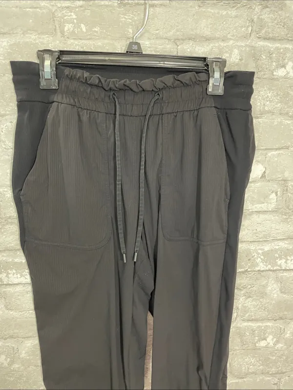 Lululemon Beyond the Studio Jogger
Black - Image 2