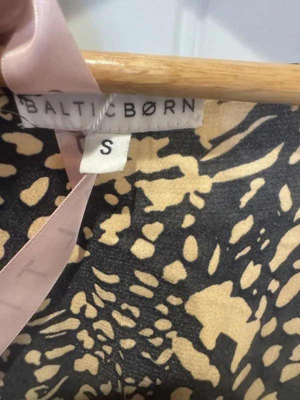 BALTIC BORN Morlana Maxi Dress | Black + Tan Print SIZE S - Image 4