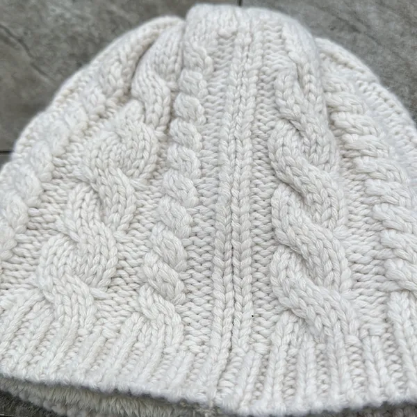 Never worn , north face beanie with wool blend lining - Image 4