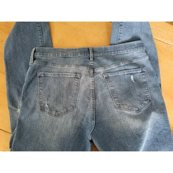 Old NavyWomen's Curvy Straight Distressed Medium Wash Blue Jeans Size14 35X30.5 - Image 4