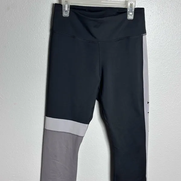 Nike Dri-Fit Women Workout Black/Gray Athletic‎ Yoga Capri Leggings size M - Image 2