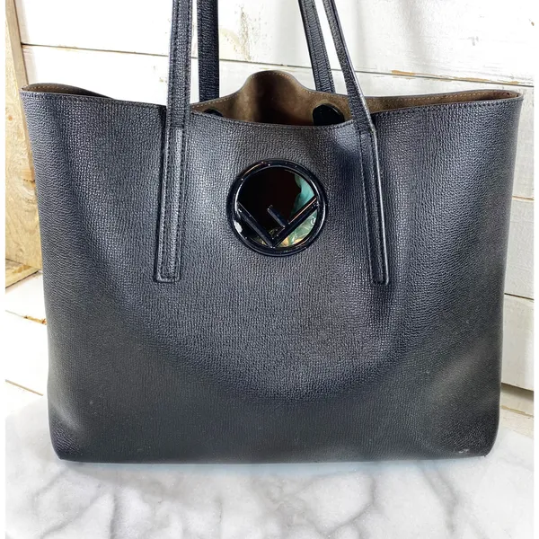 Fendi Textured Leather Logo Shopping Tote & Detachable Pouch - Image 2