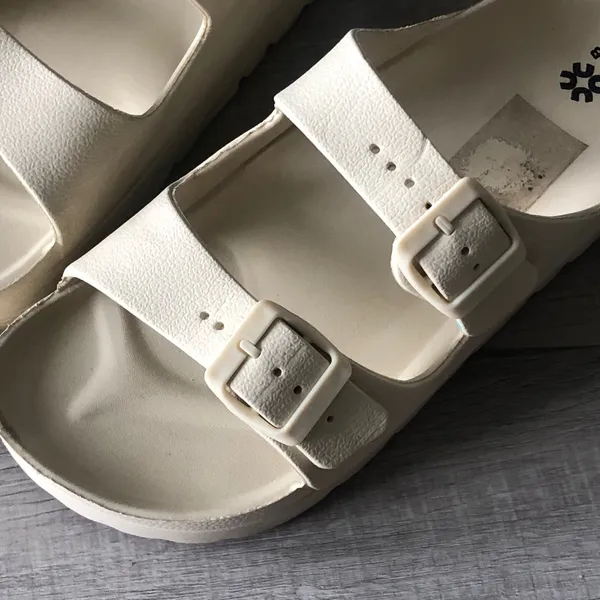 URB sandals . Cream . Size 9/10 Tan - Image 3