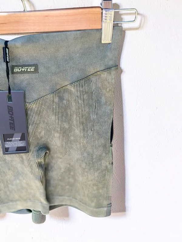 NWT Bo+Tee Seamless Ribbed Biker Shorts - Khaki - Size Small - Image 6