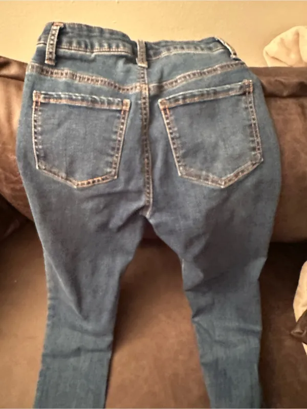 Forever 21 Skinny Jeans in Medium Blue Wash - Image 4