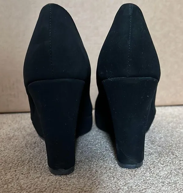 Black “suede” platform heels. Size 9 - Image 3