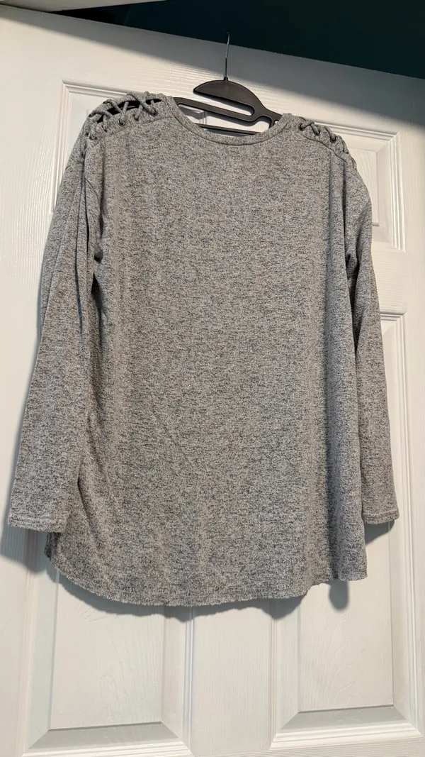 American Eagle Small/Med Gray Lace-Up Shoulder V-Neck Soft Plush Top - Image 5