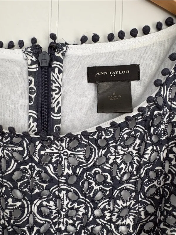 Ann Taylor Sleeveless Peplum Top Women Size 6 Blue White - Image 2