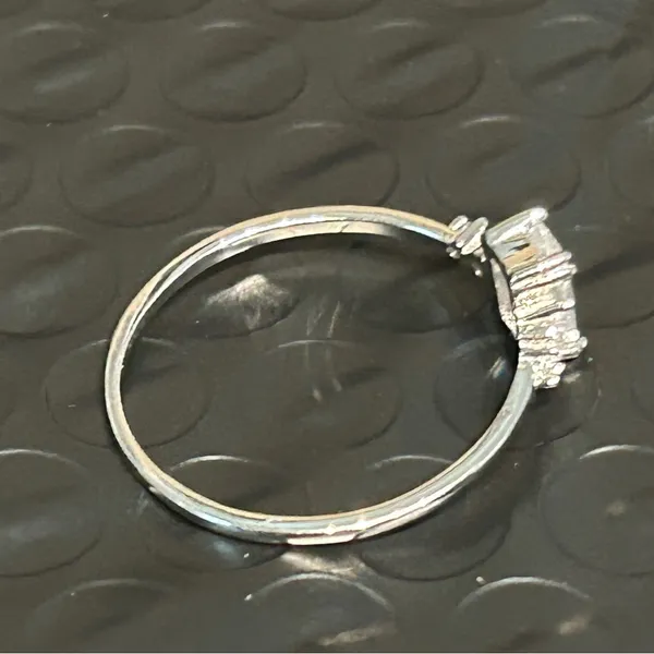Elegant Silver 925 Ring with Clear Gemstone NWOT - Image 4