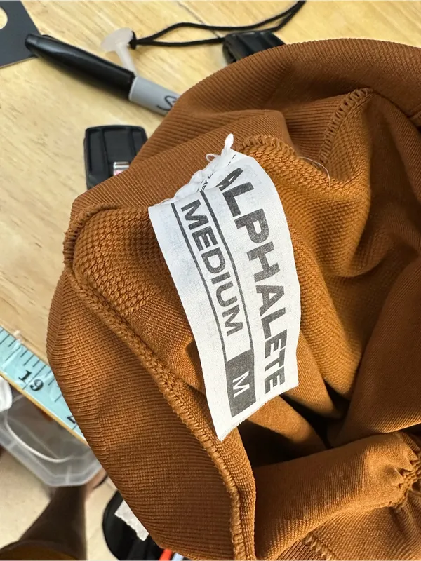 18. Alphalete med biker - Image 3