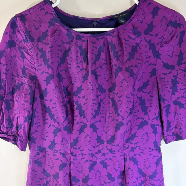 Banana Republic Purple Damask Silk Blend Sheath Dress Short‎ Puff Sleeve Size 4 - Image 4
