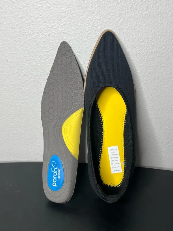 Vivaia Veronica Pointed Toe All Day Standing Flats in Black - Image 9