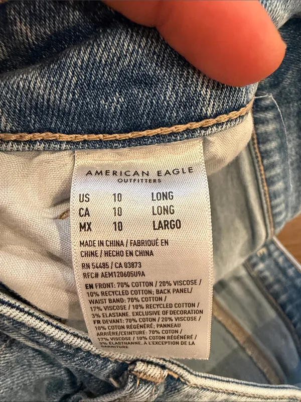 American Eagle Strigid Mom Jean Distressed Denim Size 10 Long - C66-019 - Image 5