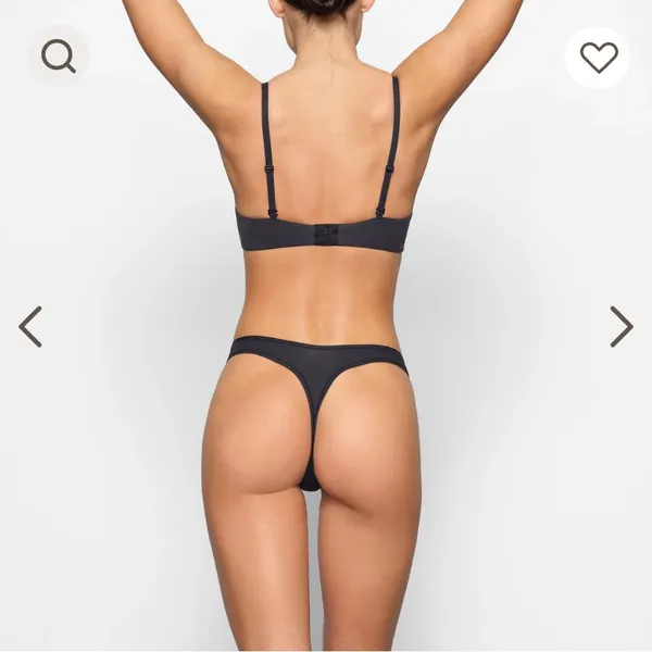 NWT SKIMS Fits Everybody T-Shirt Demi Bra in Onyx‎ Sz 30C - Image 2