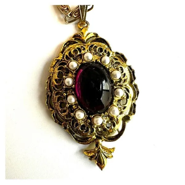 Gold tone faux pearl red Victorian pendant necklace - Image 10
