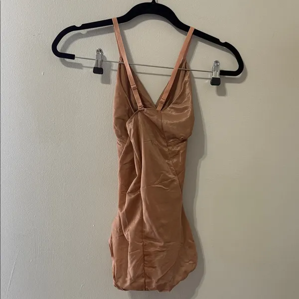 SKIMS BARELY THERE BODYSUIT BRIEF Sz SMALL BRONZE - Image 8