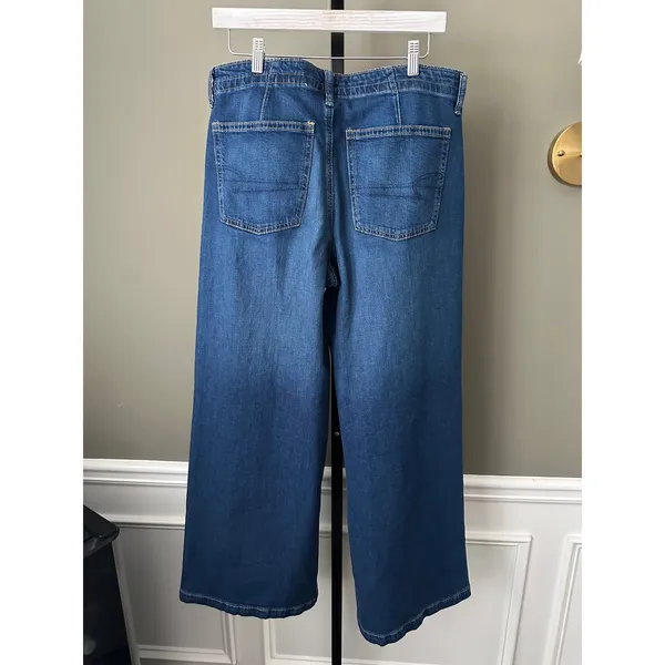 American Eagle Dreamy Drape Strigid Low-Rise Ultra Wide-Leg Jean Size 8 - Image 3