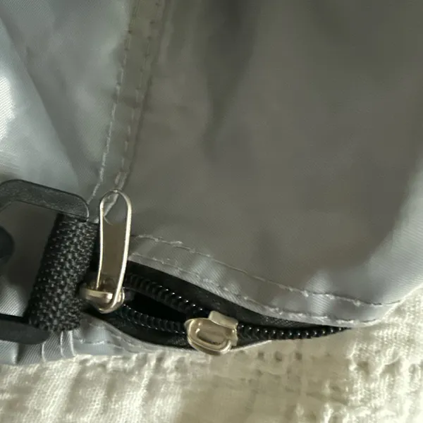 & Other Stories Weekend duffel bag - Image 4