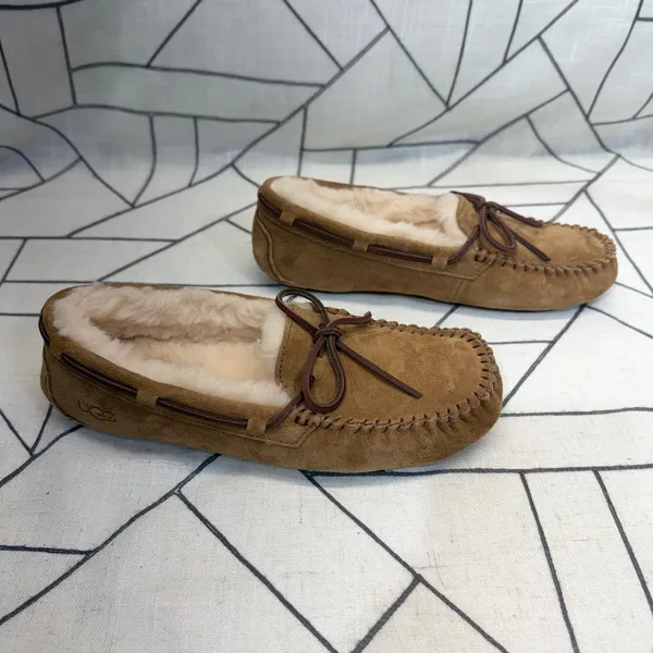 UGG‎ Dakota Moccasin Slippers 8 Chestnut Suede Sheepskin Lined 5612 - Image 2