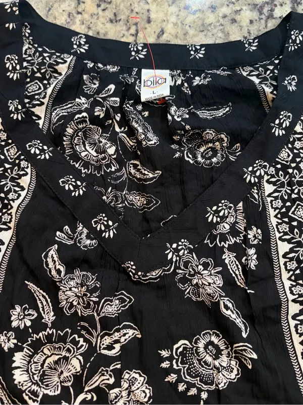 Bila Black and White Floral Border Print Blouse - Image 4