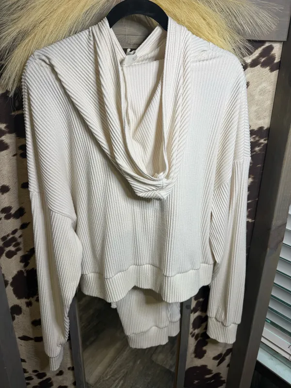Alo Yoga Muse Hoodie Ivory with pants - Image 5