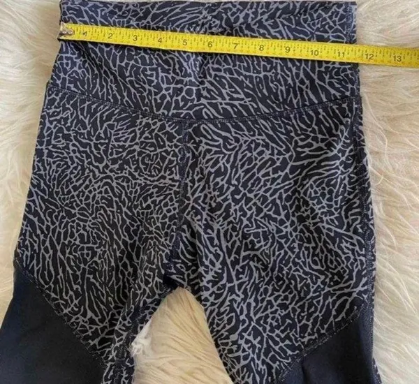 Alo Varley Leggings - elephant Print NWOT SIZE SMALL - Image 5