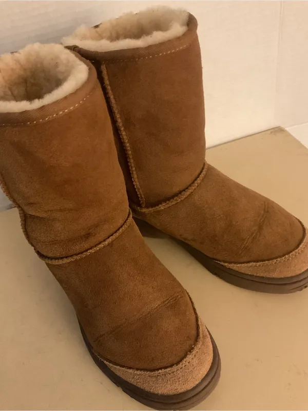 UGG women chestnut suede sheepskin short classic boots US 5 - Image 5