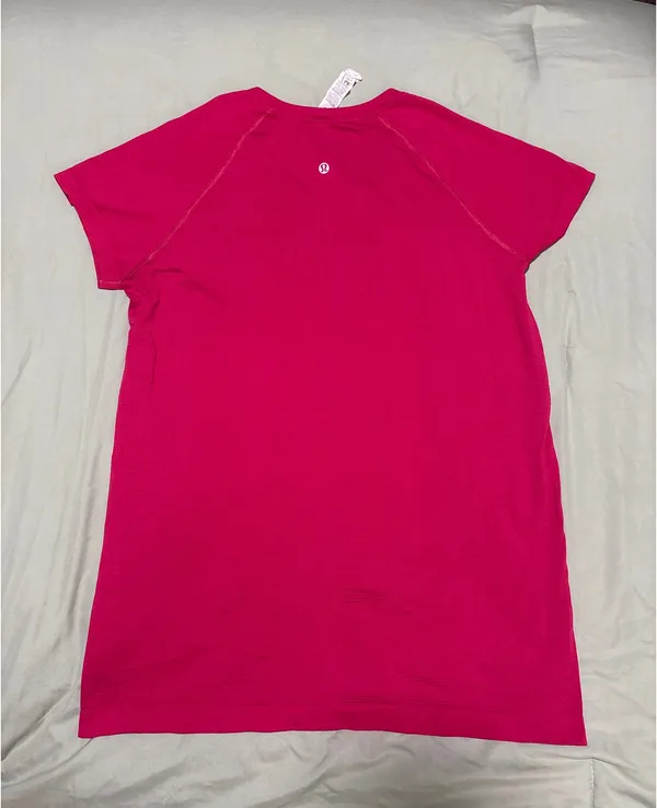 Lululemon Hot Pink Short Sleeve - Image 4