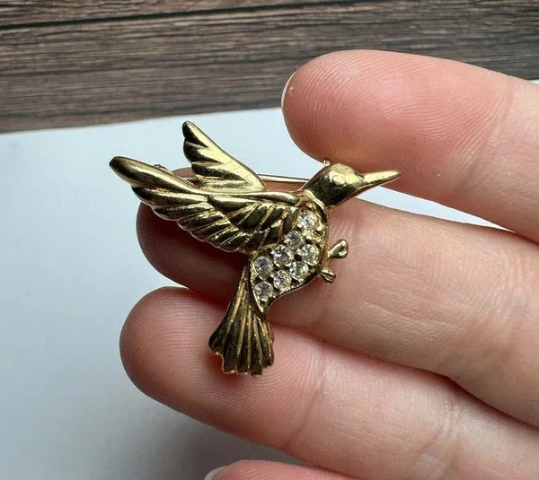 Trifari Rhinestone Hummingbird Bird Gold Tone Small Brooch Pin Signed - Image 3