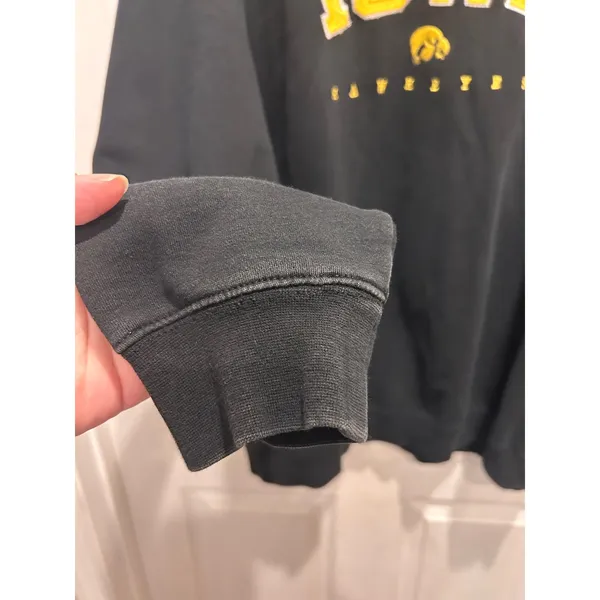 VTG Forester Iowa Hawkeyes Sweatshirt Black Embroidered NCAA Pullover XL College - Image 3