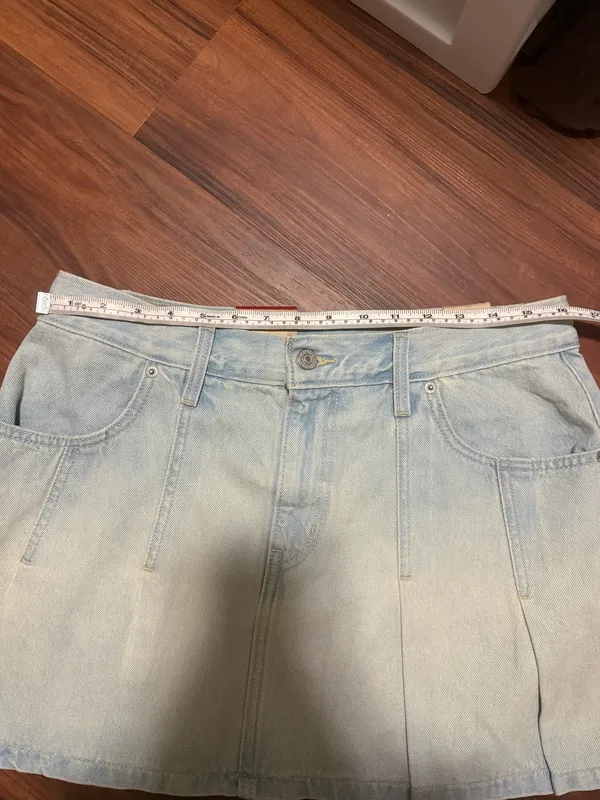 Levi’s Pleated Mini Skirt - Image 5