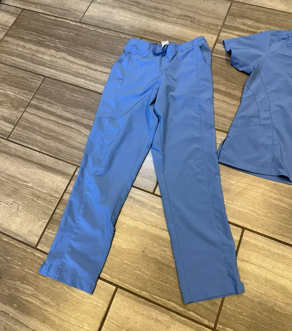 Scrub Set Sz M! No :( - Image 2