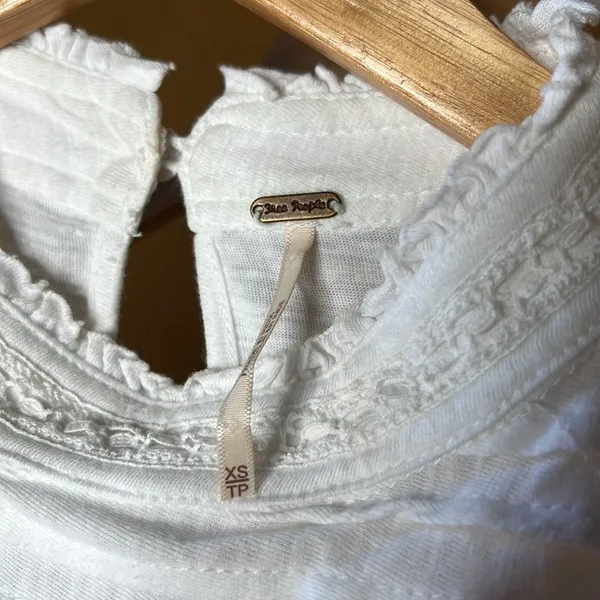 Free People Le Femme Tee White Lace Pleated Cotton Boho Blouse Size XS - Image 11