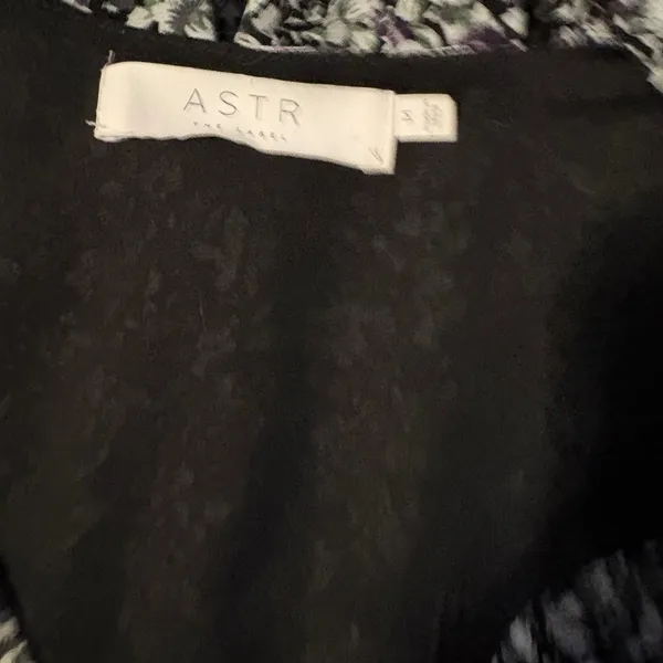 ASTR‎ The Label Floral Smocked Tiered Midi Dress Black White Purple Medium - Image 5