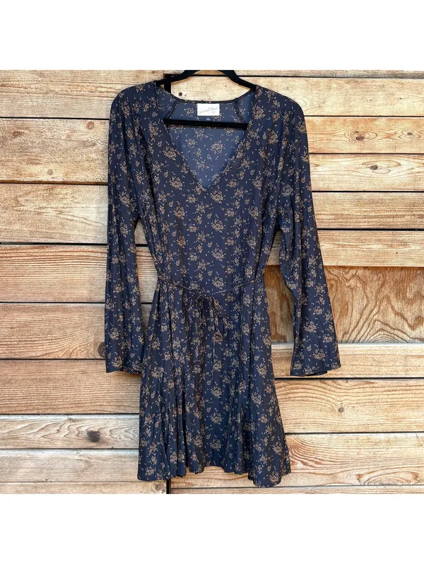 Universal Threads Navy Blue Floral Long Sleeve Dress - Image 2