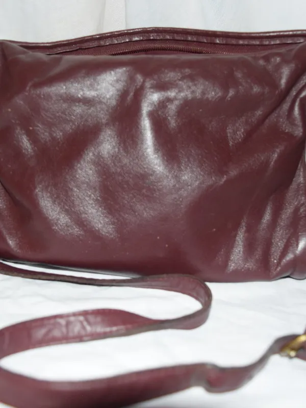 Vintage Aigner-Signature Burgundy Shoulder Bag - Image 5