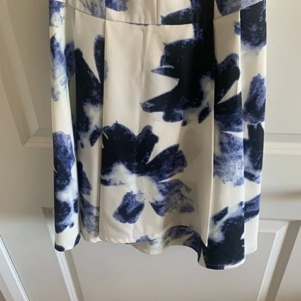 LULU’S Seeing Chic Floral V-Neck Dress Size S - Image 7
