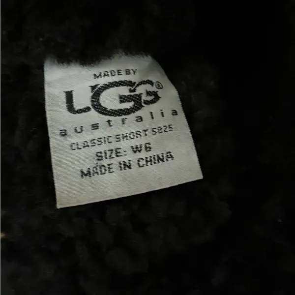 UGG Black Short Classic  Boots Size 6W - Image 7