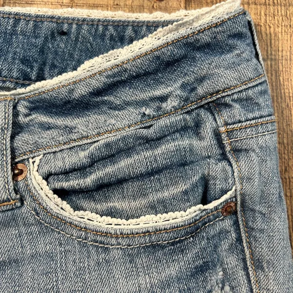 American Eagle Blue Crochet Lace Trim Distressed Denim Cut Off Jean Shorts 10 - Image 4