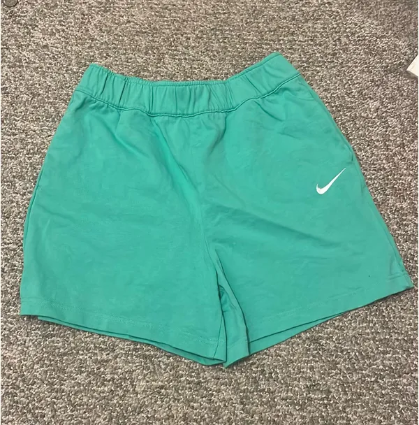 Nike Green High-Waisted Shorts - Image 2