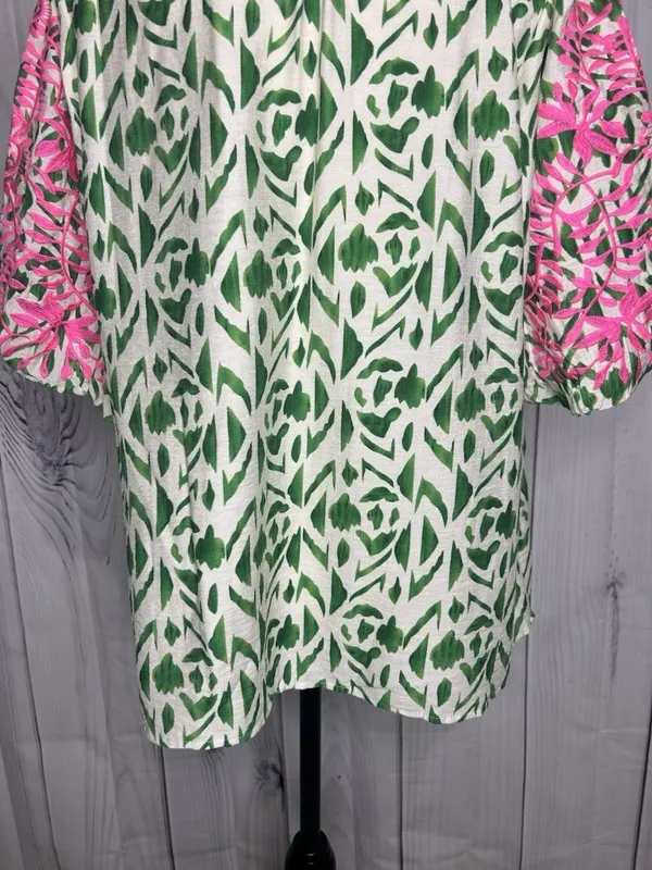 VOY Green White Abstract Print Top Pink Floral Embroidered Puff Sleeves Sz L - Image 9