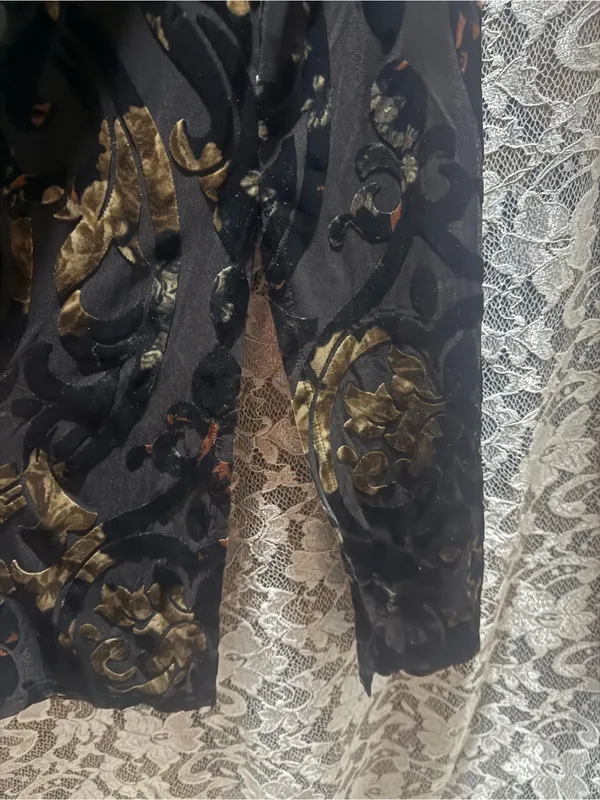 Black Sheer Floral burnout velvet duster cardigan small like new - Image 7